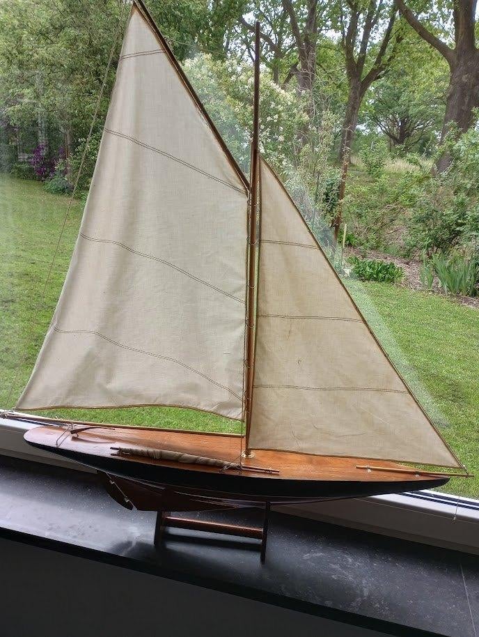 Vintage houtenzeilboot model op standaard, Antiek en Kunst, Curiosa en Brocante, Ophalen