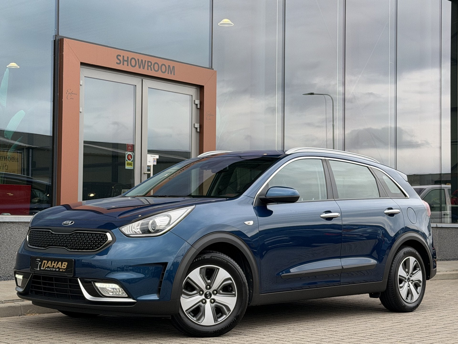 Kia Niro 1.6 GDi Hybrid DynamicPlusLine | Stoel/Stuur verwar, Auto's, Gebruikt, Zwart, Blauw, Leder en Stof