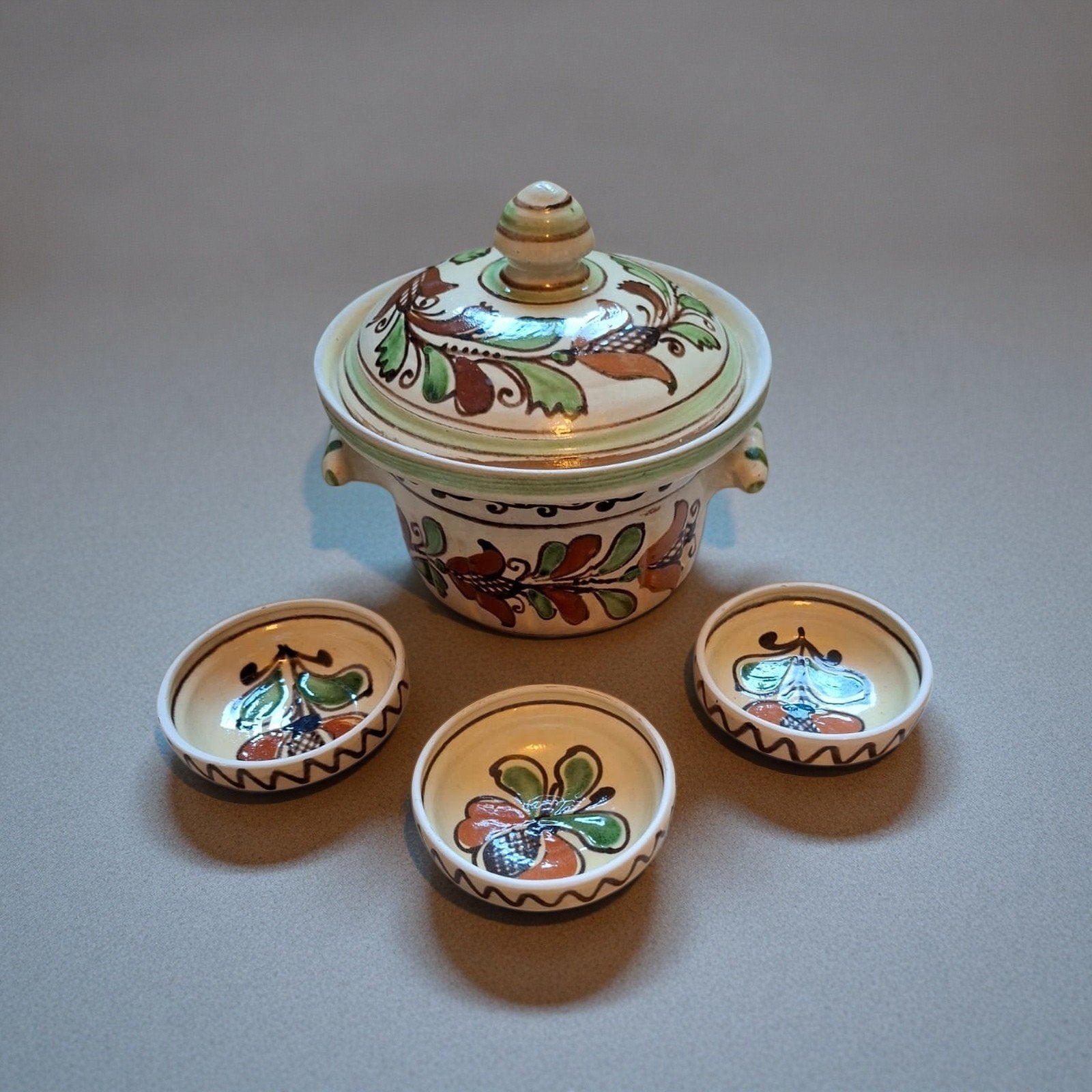 Traditioneel Handgemaakte Keramieke Set, Antiek en Kunst, Antiek | Servies compleet, Ophalen