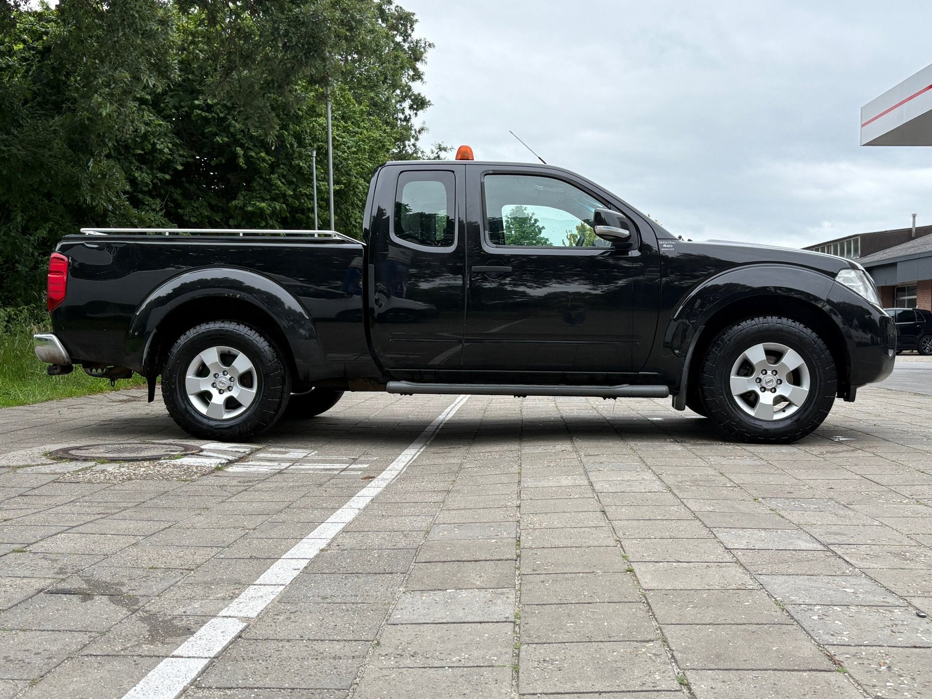 Nissan Navara 2.5 dCi SE King Cab AIRCO, Trekhaak 3000 KG, c, Auto's, Nissan, Euro 5, Stof, Gebruikt, 3000 kg