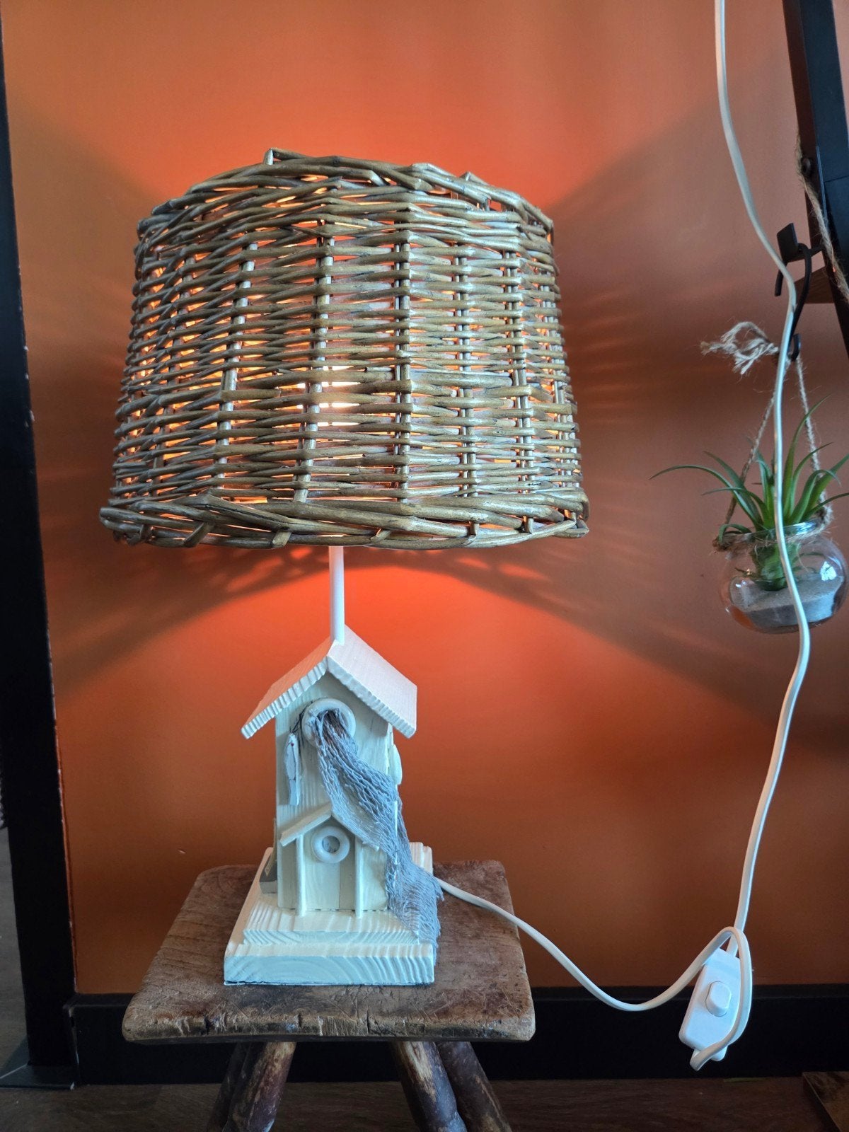Unieke Tafellamp met strandhuisje en Rotan Kap, Beige, Overige merken, Met kap, Hout