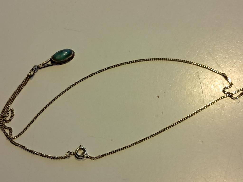 ketting,met blauwe steen,lengte 40 cm, Gebruikt, Blauw, Ophalen of Verzenden, Met edelsteen