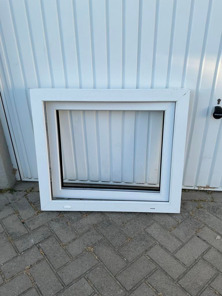 Kunststof kozijn 75x87 cm, Doe-het-zelf en Verbouw, Ophalen, Gevelraam of Ruit, Gebruikt, Minder dan 80 cm