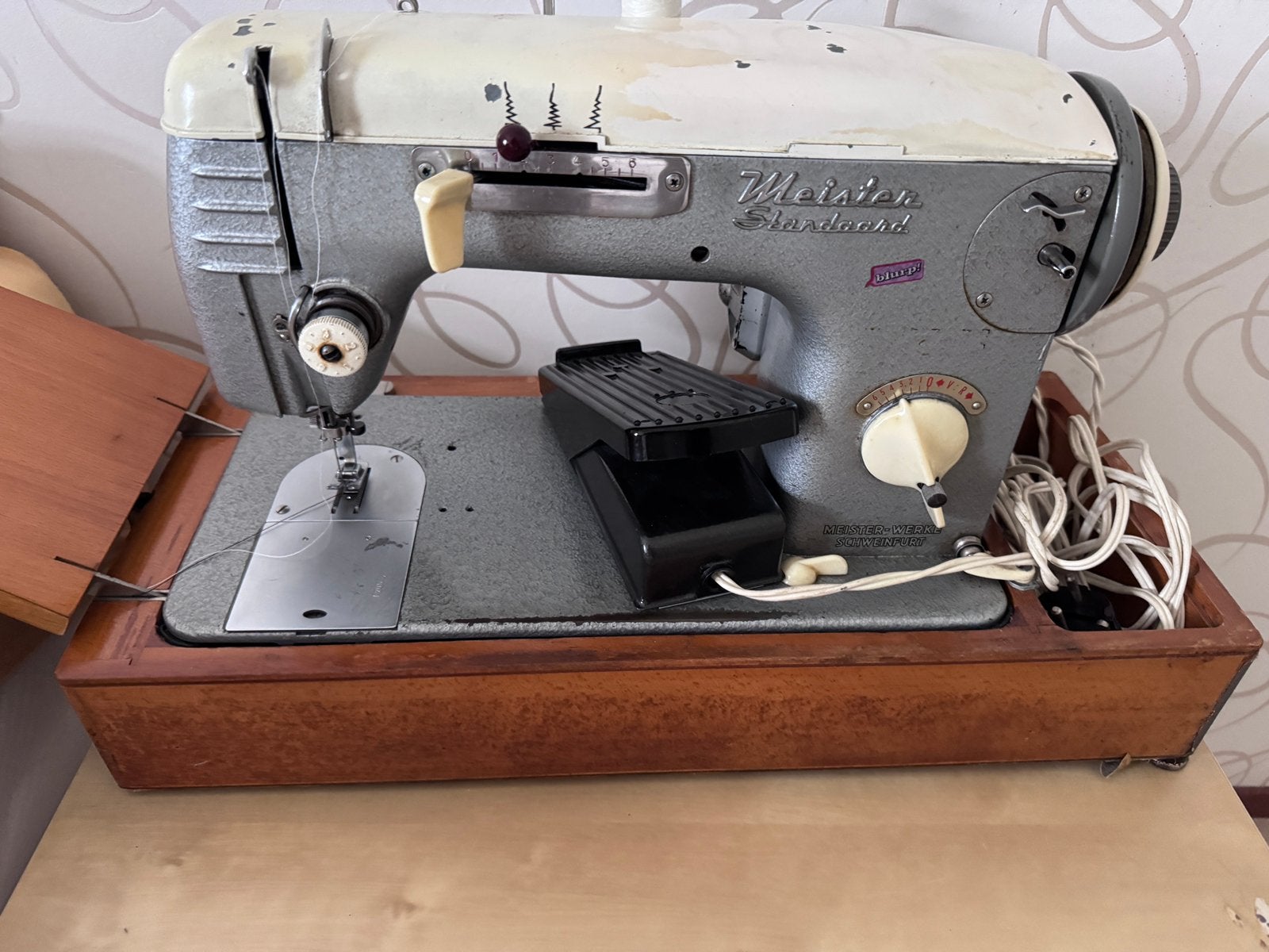 Naaimachine merk Meister-Werke, Ophalen