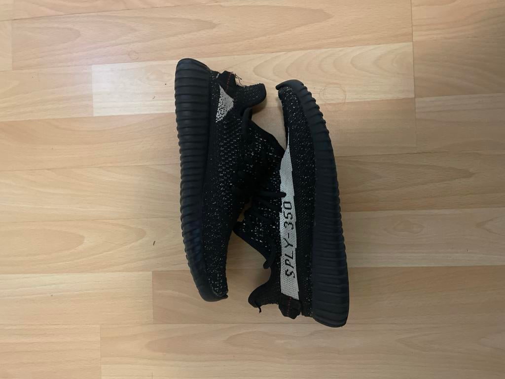 Adidas Yeezy Boost 350 V2 Black White Stripe, Kleding | Heren, Schoenen, Gedragen, Sportschoenen, Zwart, Ophalen