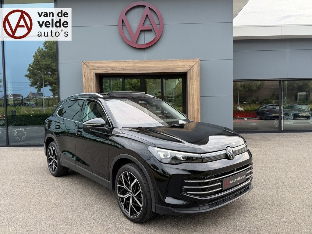 Volkswagen Tiguan 1.5 eHybrid Elegance 204pk | Trekhaak | 20, Auto's, Volkswagen, 12 maanden, Zwart, Zwart, SUV of Terreinwagen