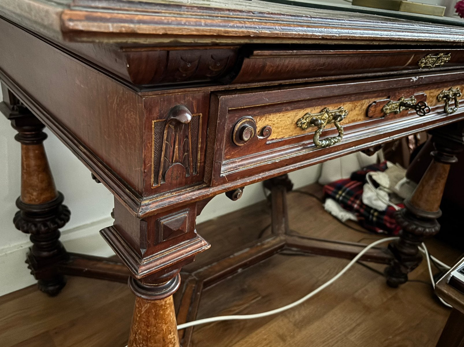 Antiek bureau, Ophalen