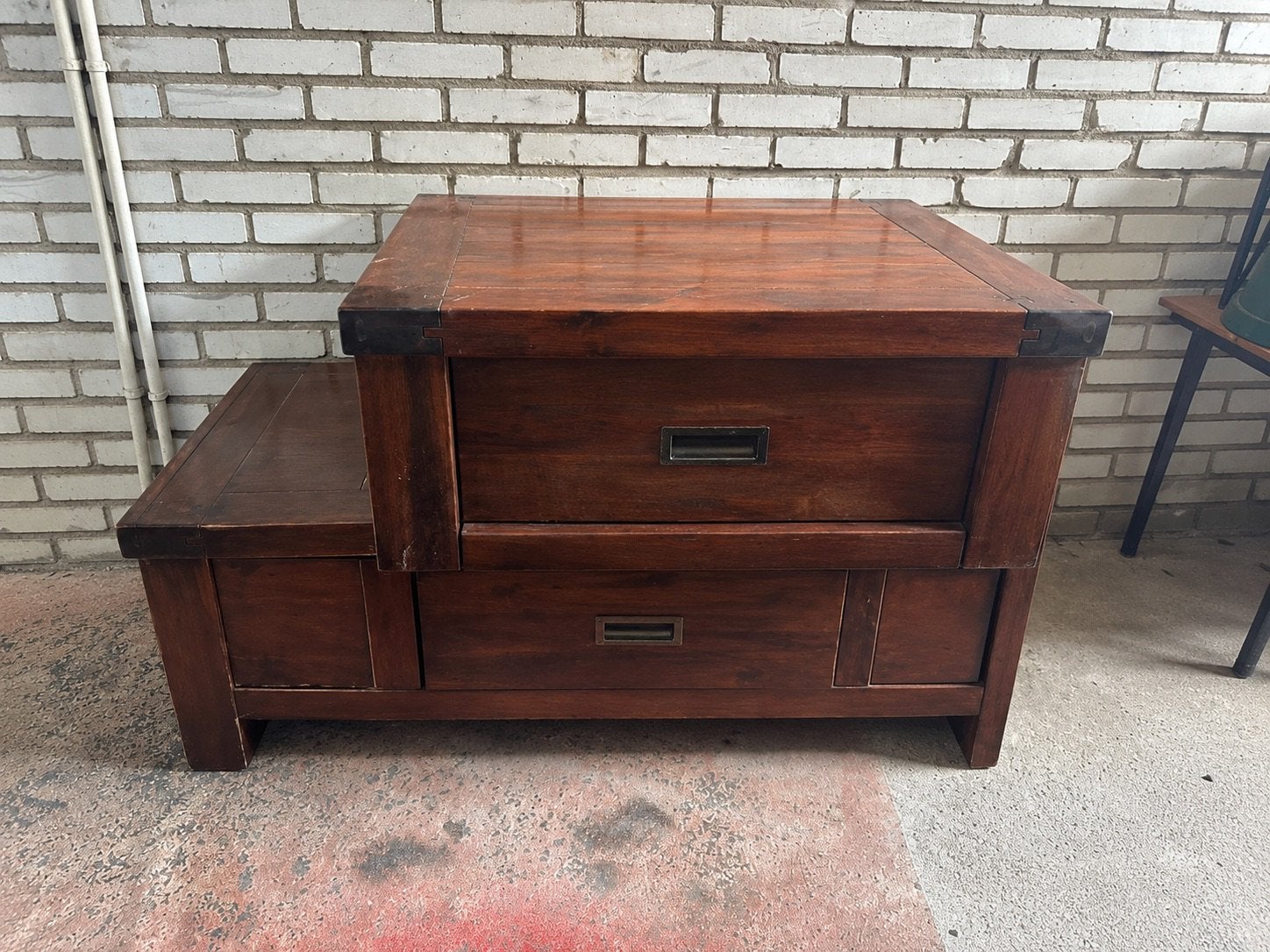 Robuuste houten trapkast / opbergkast met 2 lades, Ophalen of Verzenden, Zo goed als nieuw, 100 tot 150 cm