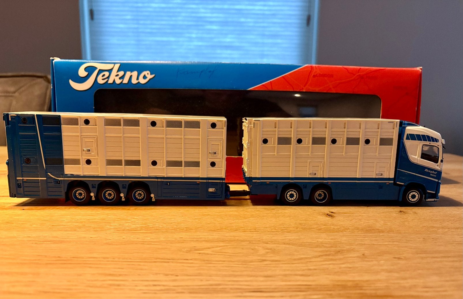 Tekno 1:50 Volvo FH04 Globetrotter Kamphof vee combinatie, Ophalen of Verzenden, Zo goed als nieuw, Bus of Vrachtwagen, Tekno