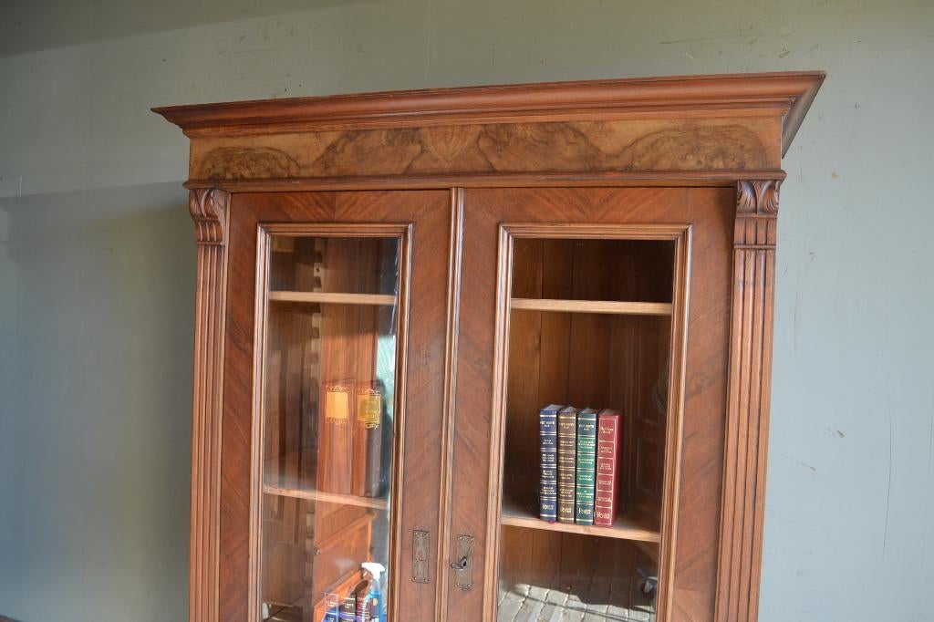 Prachtige antieke noten houten boekenkast, vitrinekast., Verzenden