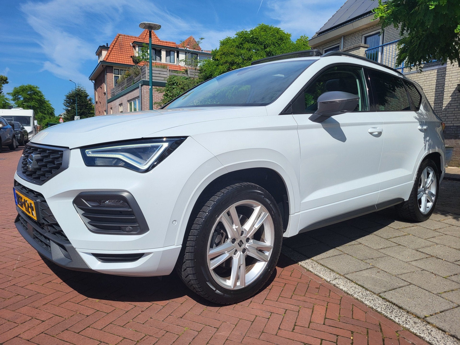 Seat Ateca 1.5 TSI Xperience Business Intense panoramadak Ga, Auto's, 15 km/l, 4 cilinders, Ateca, Wit