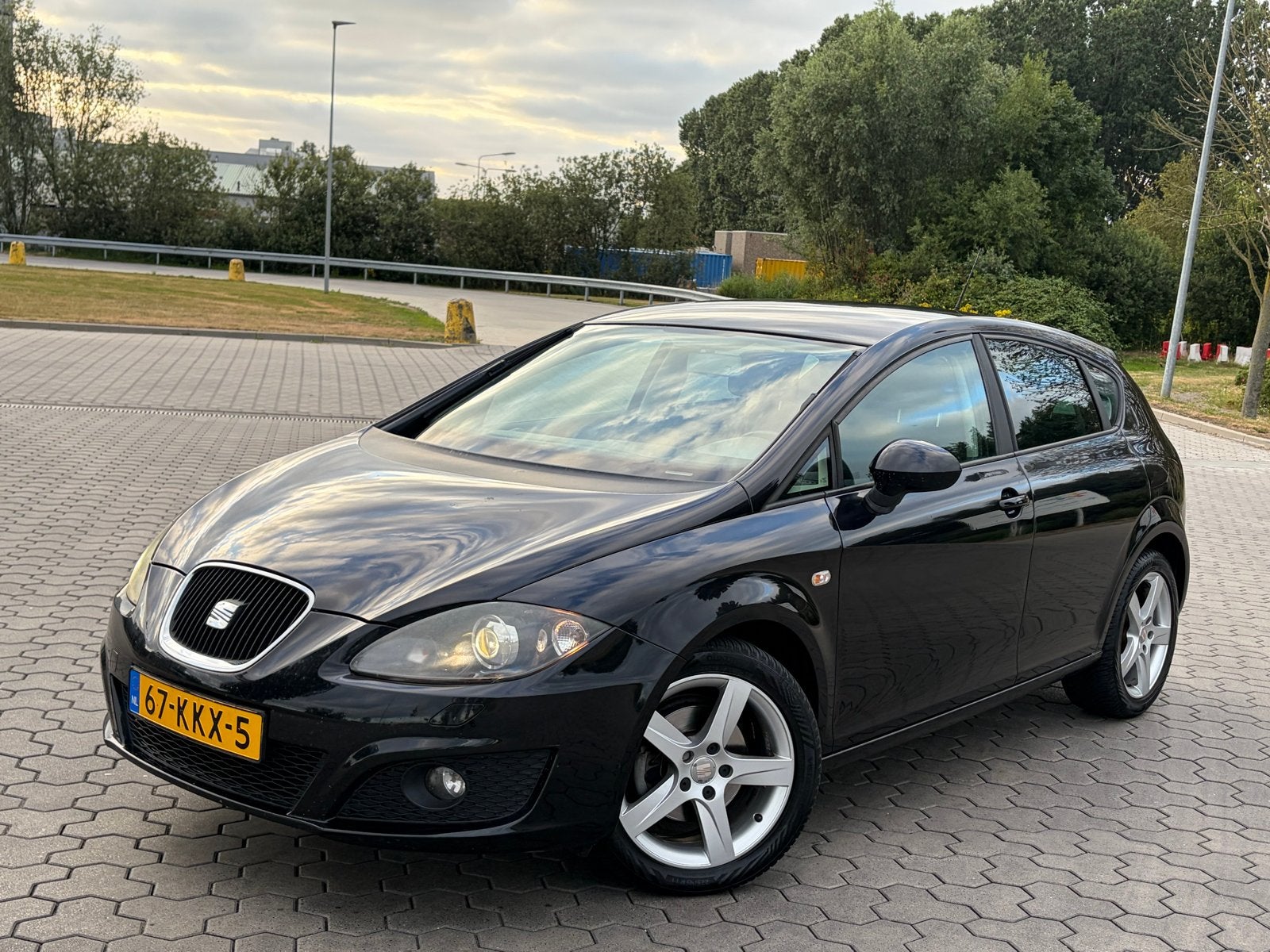 Seat Leon 1.4 TSI 92KW 2010 Zwart, Auto's, Zwart, 4 cilinders, Leon, Zwart
