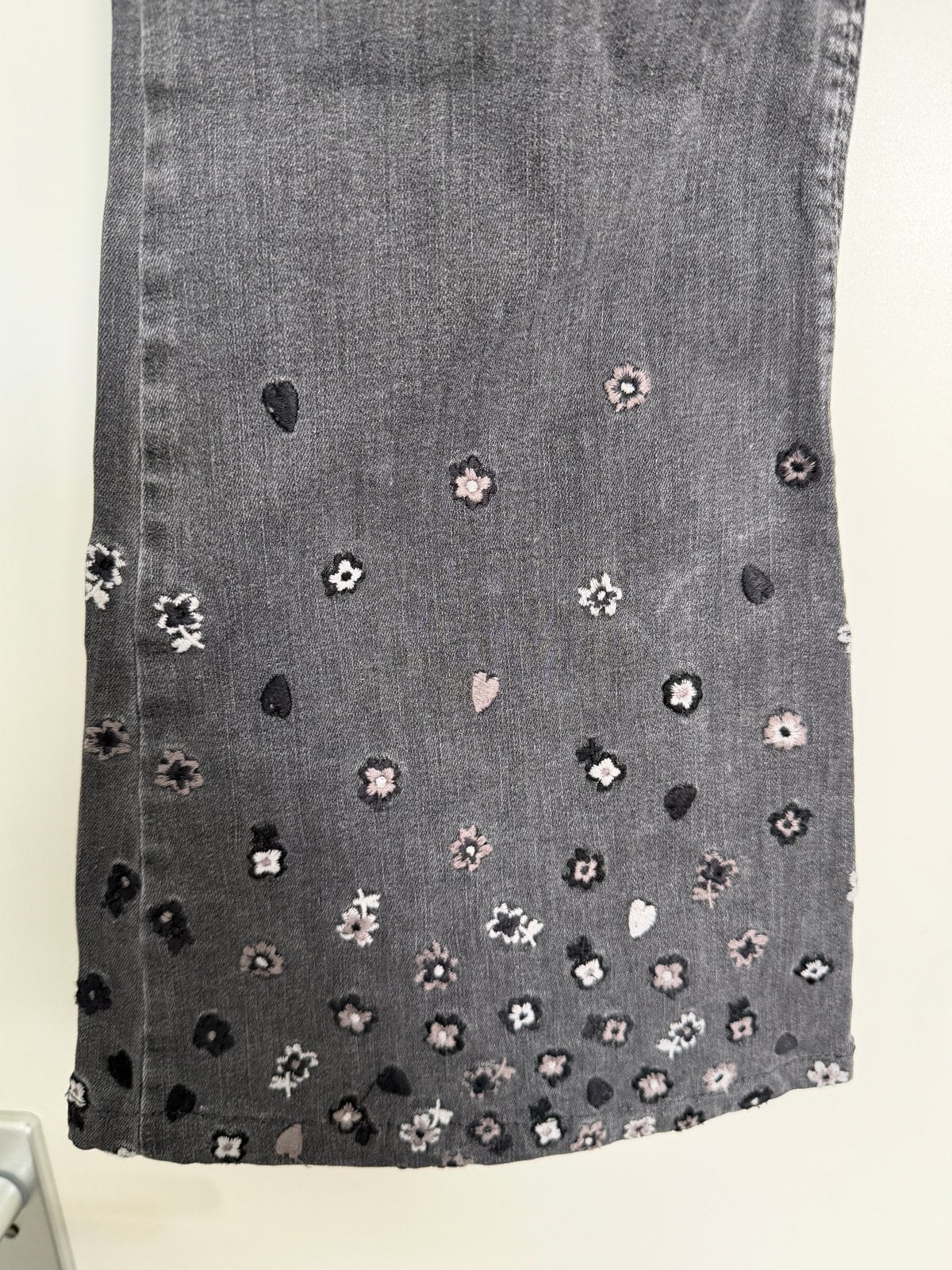 Fabienne Chapot flared jeans met bloemenprint maat, Kleding | Dames, Ophalen of Verzenden, Gedragen, Grijs, W30 - W32 (confectie 38/40)