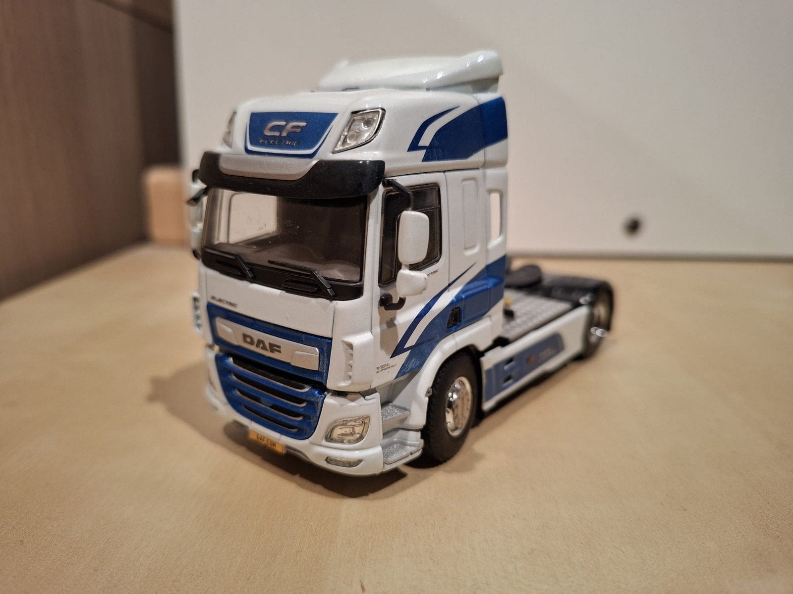 GEZOCHT  DAF CF ELEKTRISCH   3 FOTO'S, Ophalen of Verzenden, Zo goed als nieuw, Bus of Vrachtwagen, Lion Toys