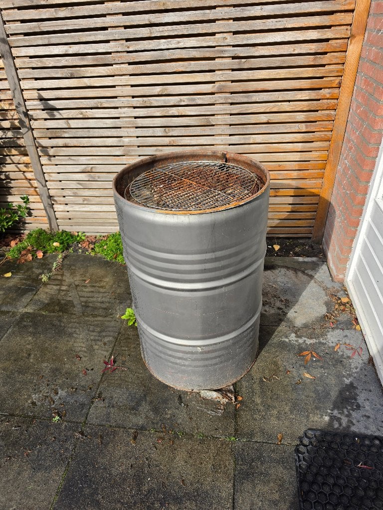 Robuuste Barbecue Ton - Perfect voor Buiten Koken, Ophalen, Gebruikt, Onbekend, Met accessoires