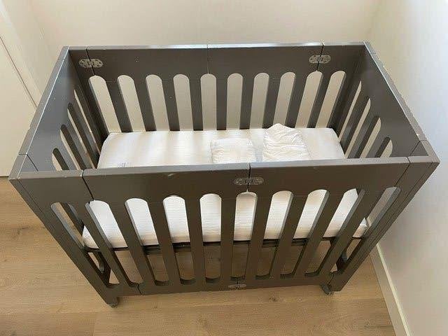 Bloom alma mini ledikant met Coco Mat matras en matrashoezen, Ophalen, Gebruikt, Wieg