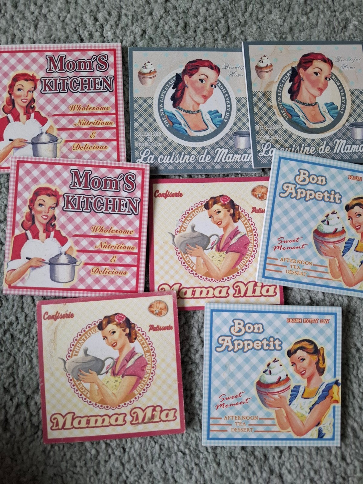 Leuke onderzetters met retro dames afbeeldingen, Huis en Inrichting, Glasonderzetter, Ophalen of Verzenden, Nieuw, Meerkleurig