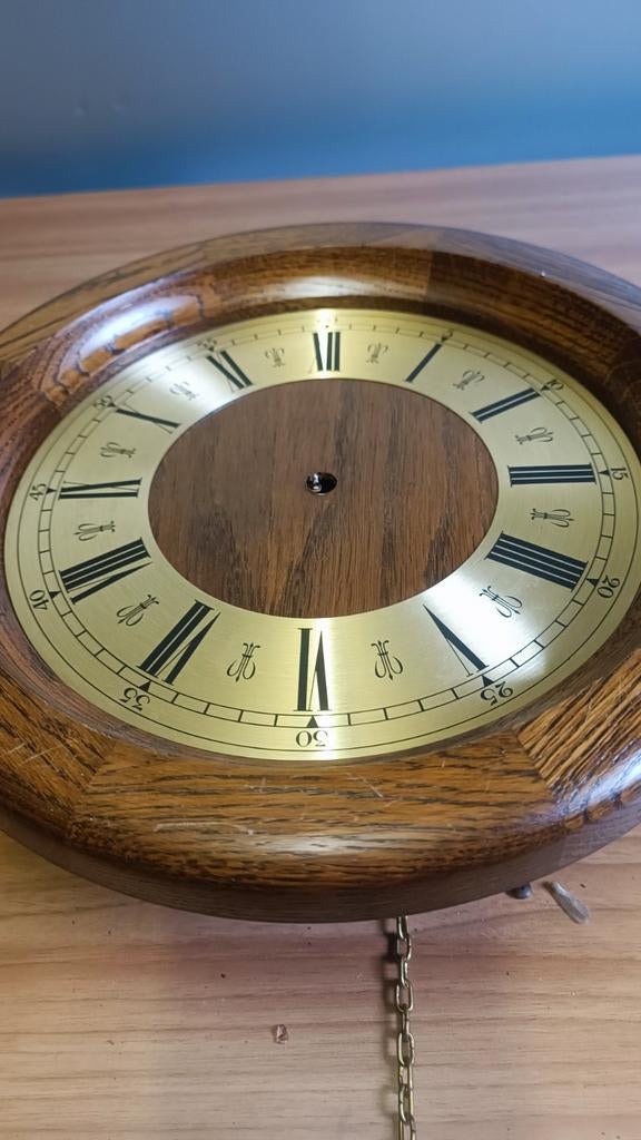 Antieke houten klok met messing wijzerplaat en gewichten, Antiek en Kunst, Antiek | Klokken, Ophalen of Verzenden