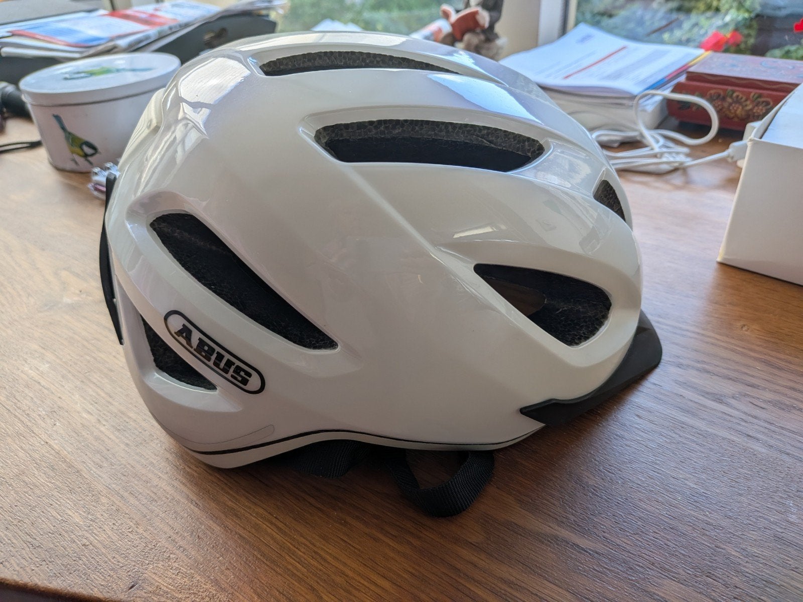 Abus Fietshelm Dames met Verlichting - Zo goed als nieuw, Fietsen en Brommers, Ophalen, Zo goed als nieuw