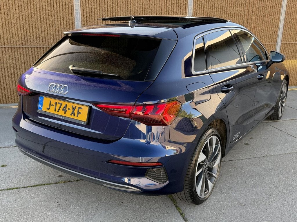 Audi A3 Sportback 35 TFSI edition one S line Automaat | Pano, 4 cilinders, 150 pk, Blauw, Origineel Nederlands