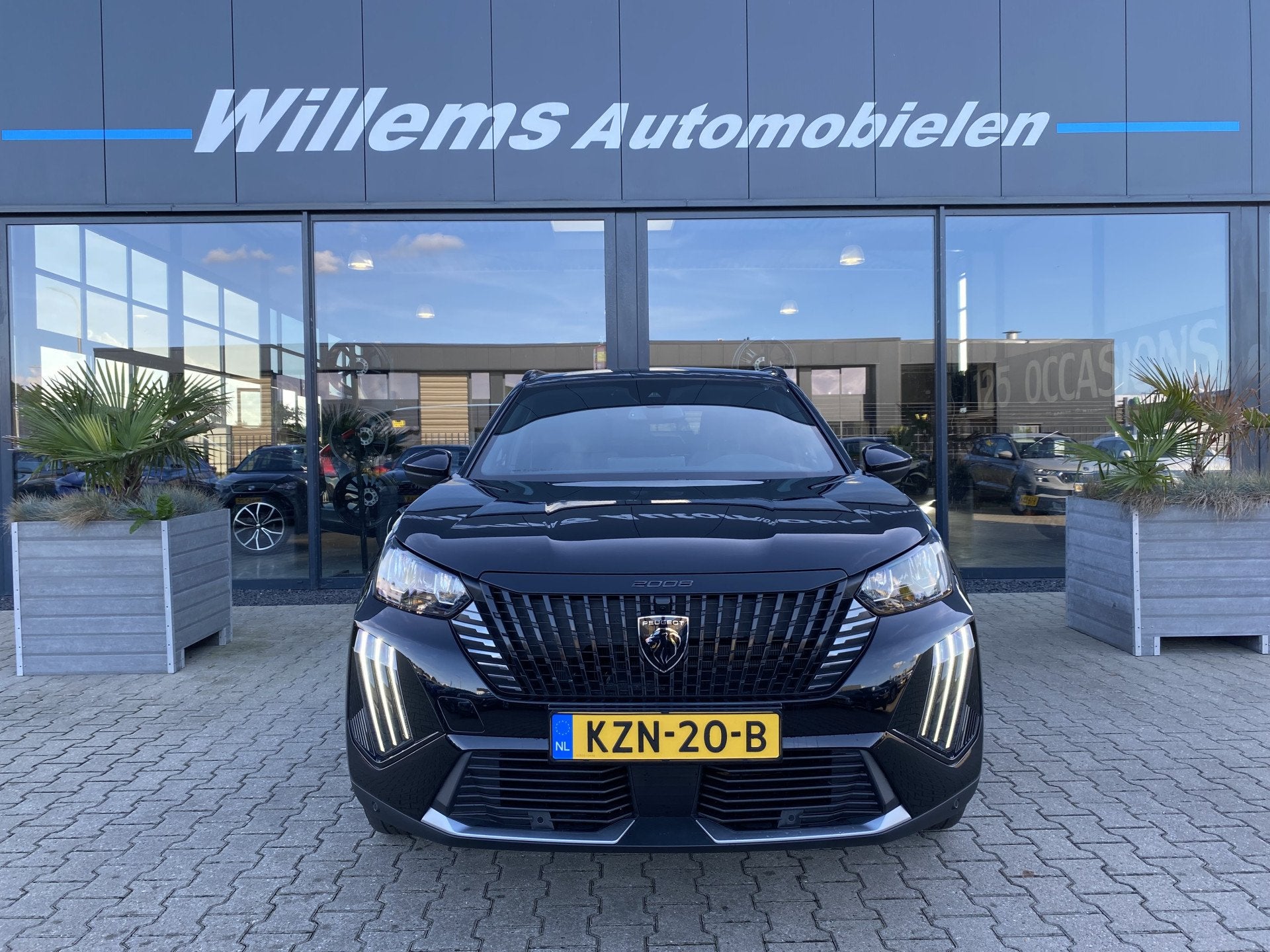 Peugeot e-2008 EV Active Pack 50 kWh 360' Camera, Adaptive C, Auto's, Gebruikt, Zwart, Met garantie (alle), Adaptive Cruise Control