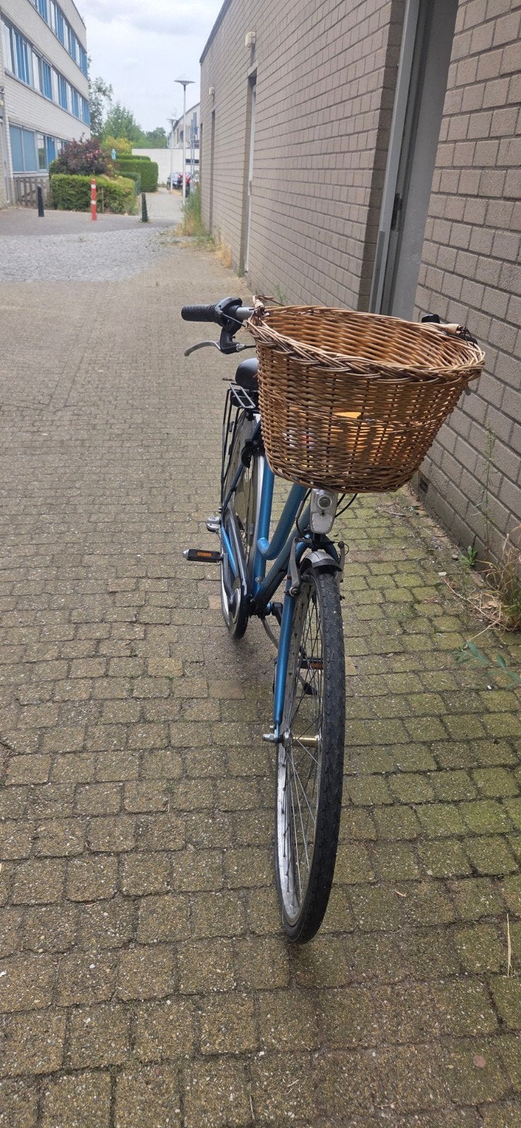 Damesfiets met mand - Blauw, Gebruikt, Fietsen en Brommers, Fietsen | Dames | Damesfietsen, Overige merken, Velgrem, Ophalen of Verzenden