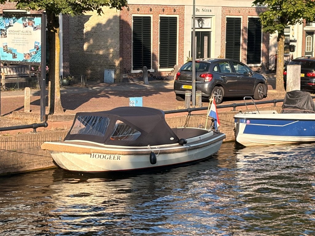 Sloep vlet 6 meter, Ophalen, Rondzit, Staal, Binnenboordmotor