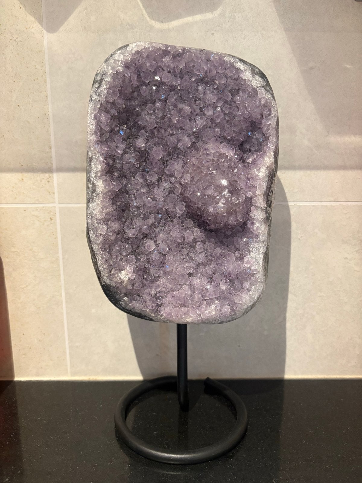 Grote Amethist Geode op Standaard, Verzamelen, Ophalen of Verzenden, Mineraal