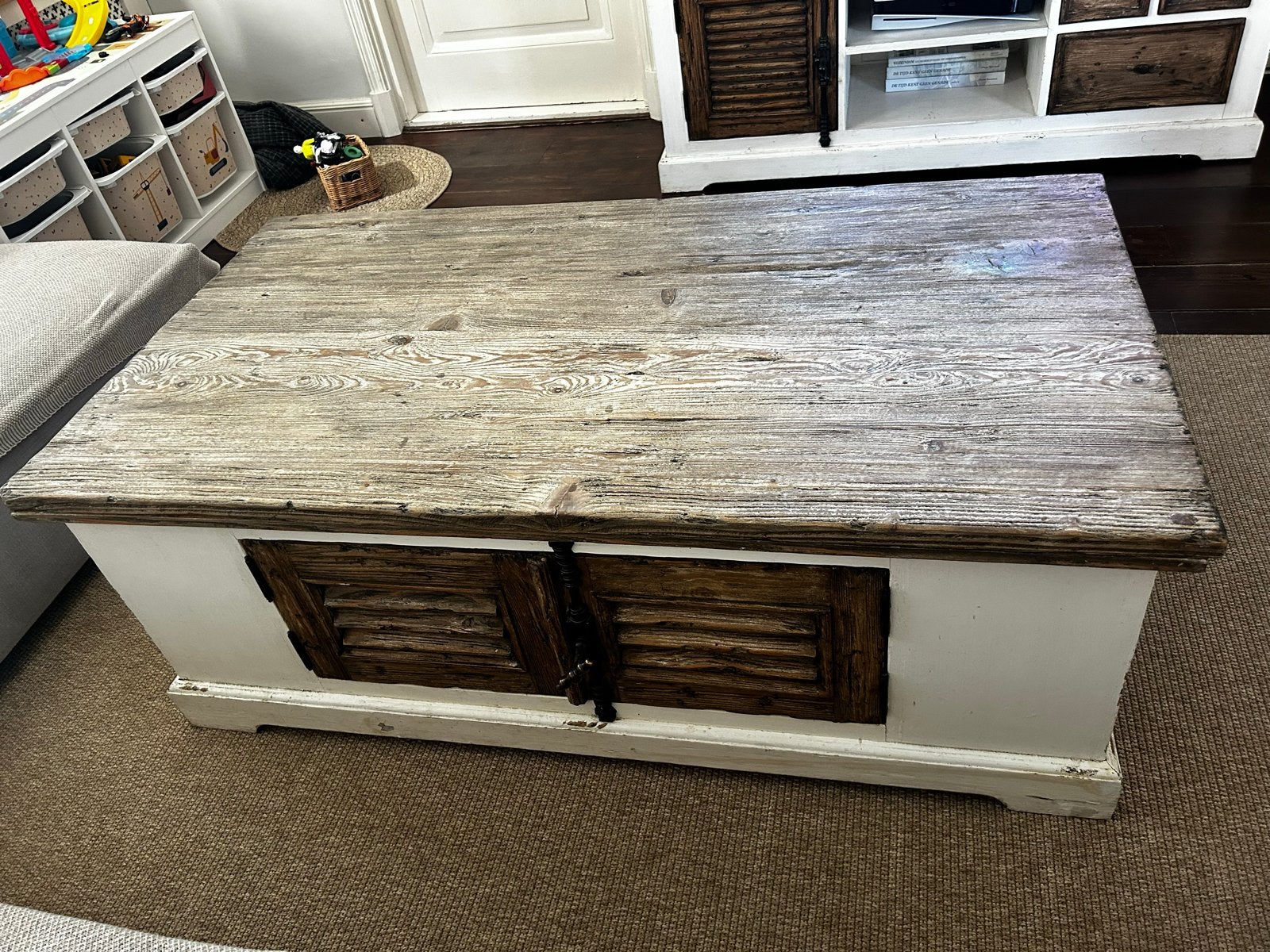 Foto 4 van Salontafel met bij horende tv meubel merk towerliving
