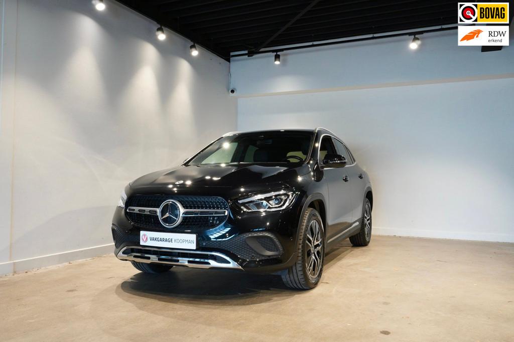 Mercedes-Benz GLA-klasse 250 e AMG Line, Auto's, Mercedes-Benz, 15 kWh, Leder en Stof, Zwart, Bedrijf
