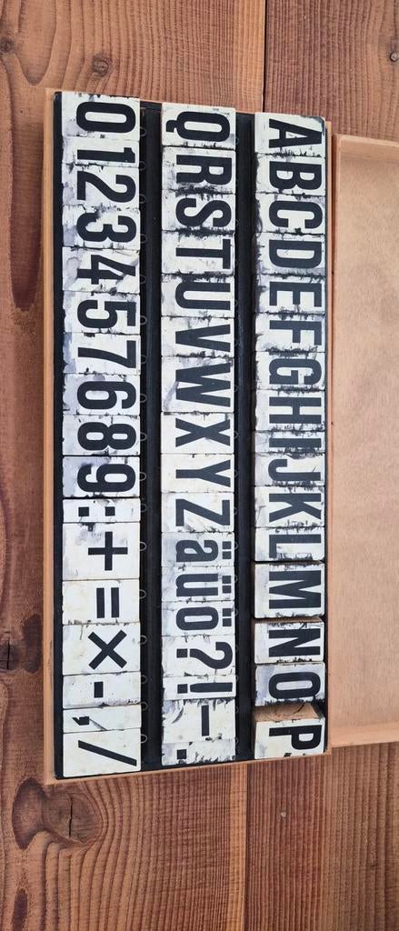 Vintage Stempelset Letters en Cijfers in Houten Doos, Ophalen, Gebruikt, Overige thema's, Meerkleurig