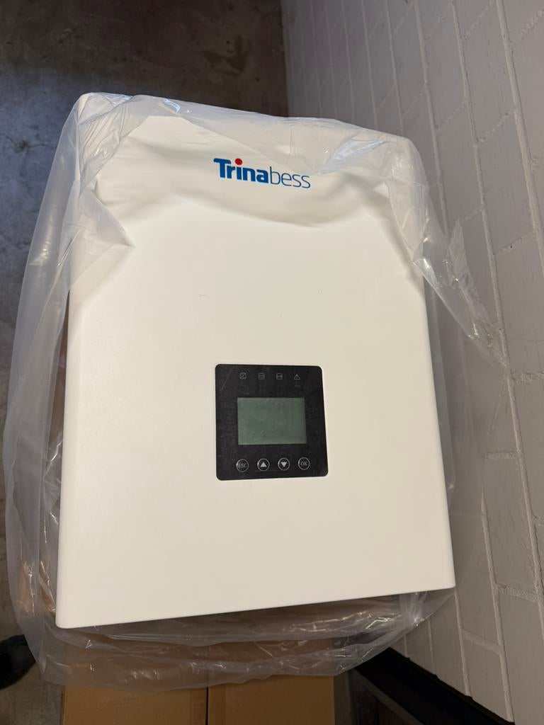 Trinabess  5 kw Hybride Omvormer – NIEUW in doos, Doe-het-zelf en Verbouw, Zonnepanelen en Toebehoren, Ophalen of Verzenden, Gebruikt