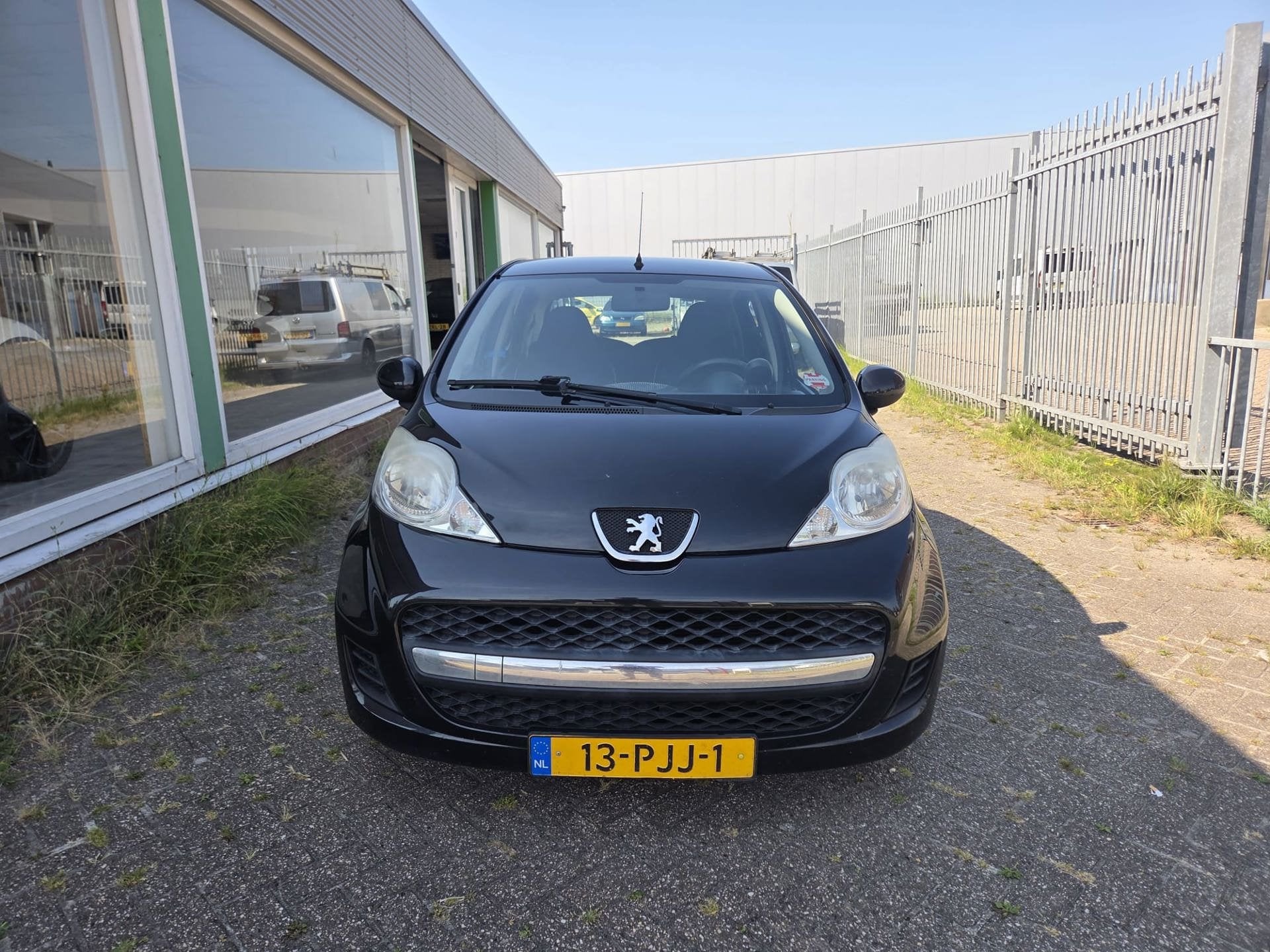 Peugeot 107 1.0-12V Millesim 200|AIRCO|5-DEURS|CARPLAY OPTIO, Voorwielaandrijving, Euro 5, Gebruikt, 4 stoelen