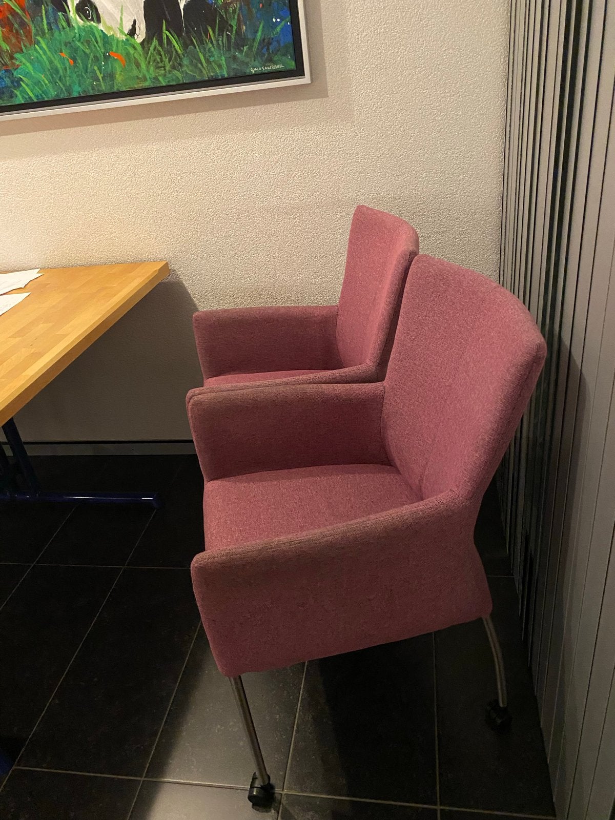 Twee roze stoffen stoelen met wieltjes, Ophalen, Gebruikt, Twee, Overige kleuren
