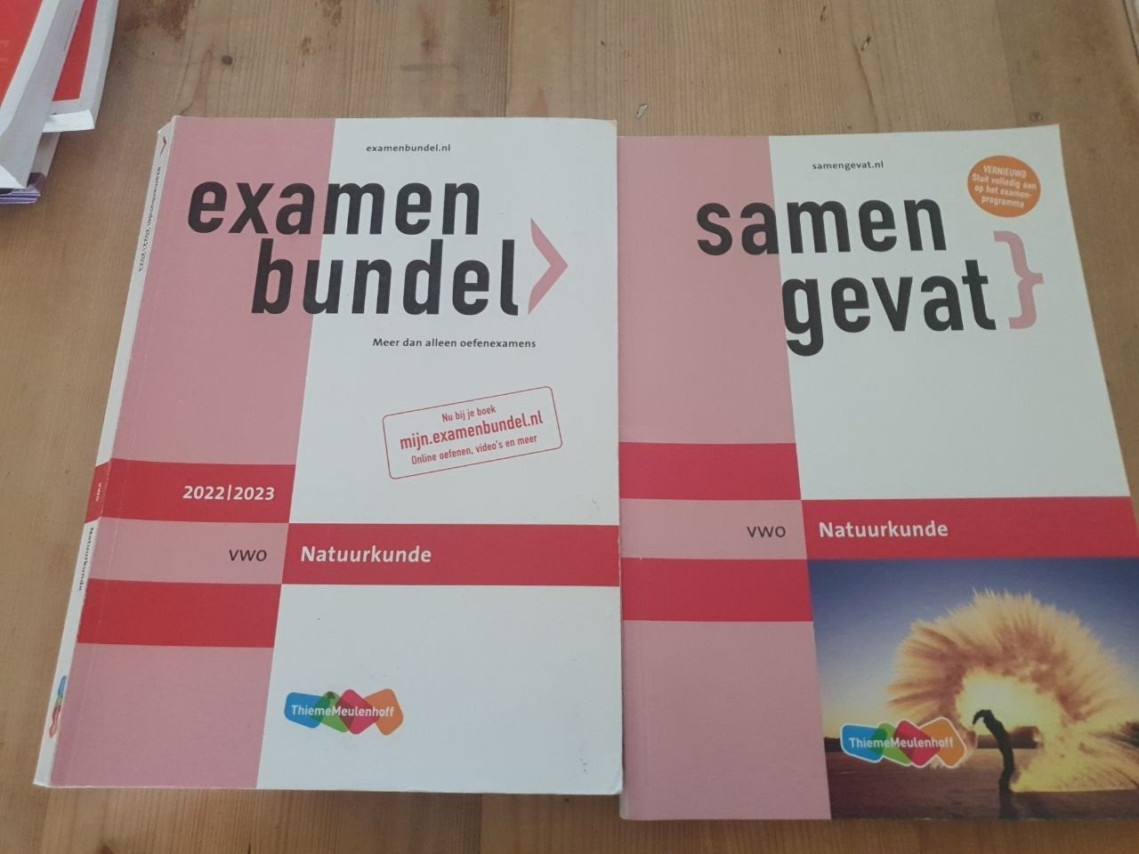 Gratis: samengevat en examenbundel natuurkunde VWO, Ophalen, Zo goed als nieuw, VWO, Natuurkunde