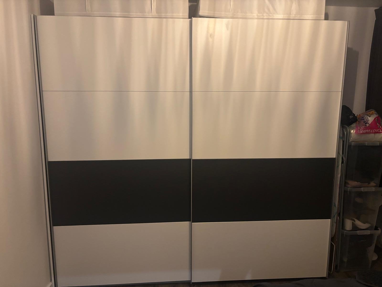 Ruime kledingkast met schuifdeuren - Wit/Zwart, Ophalen, 200 cm of meer, 150 tot 200 cm, Zo goed als nieuw