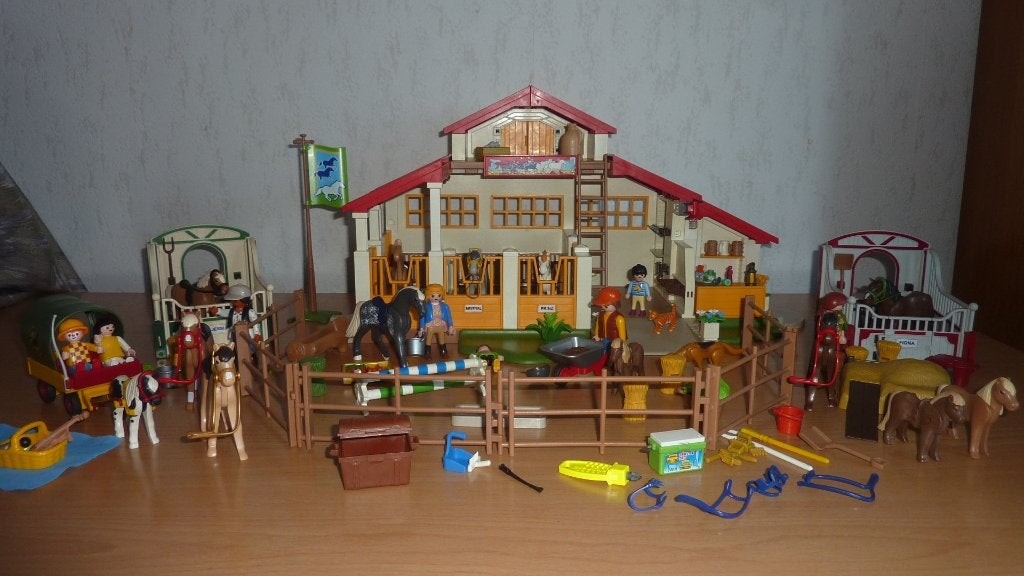 playmobil manege 2 paardenboxen en huifkar, Ophalen of Verzenden, Zo goed als nieuw