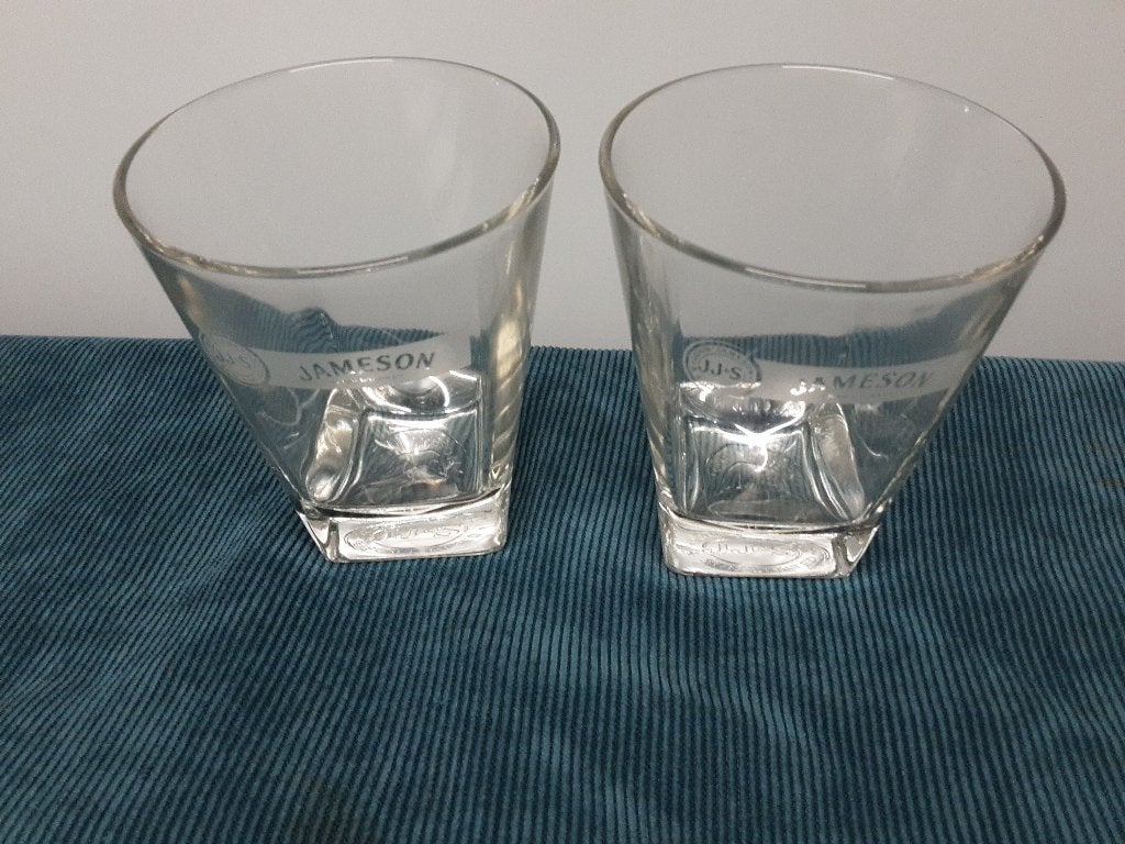 JAMESON glazen 2 stuks, diamanten bodem, Ophalen of Verzenden, Zo goed als nieuw, Borrel- of Shotglas