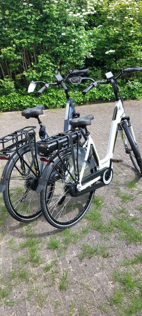 2 AMSLOD EBIKES wit en grijs, Gebruikt, 51 tot 55 cm, 50 km per accu of meer, Ophalen