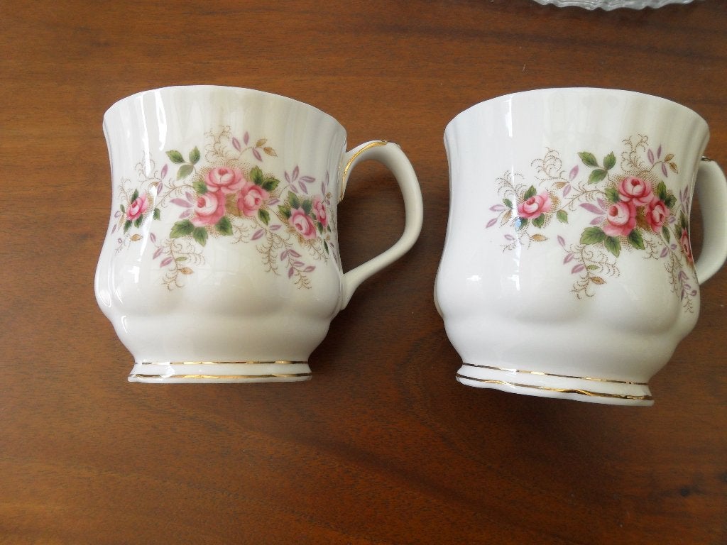 Royal Albert lavender rose bekers mokken 1961, Huis en Inrichting, Keuken | Servies, Klassiek, Zo goed als nieuw, Porselein, Royal Albert