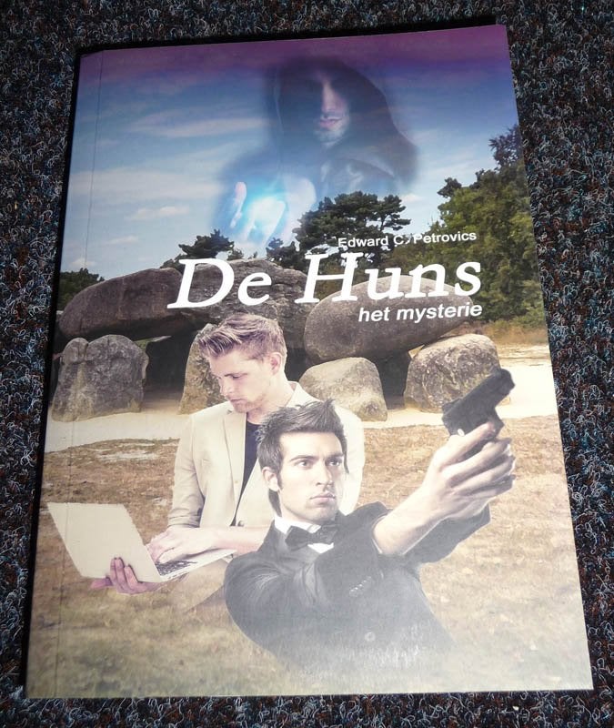 Gesigneerd boek EDWARD C. PETROVICS - De Huns het mysterie, Boeken, Thrillers, Ophalen of Verzenden, Nieuw