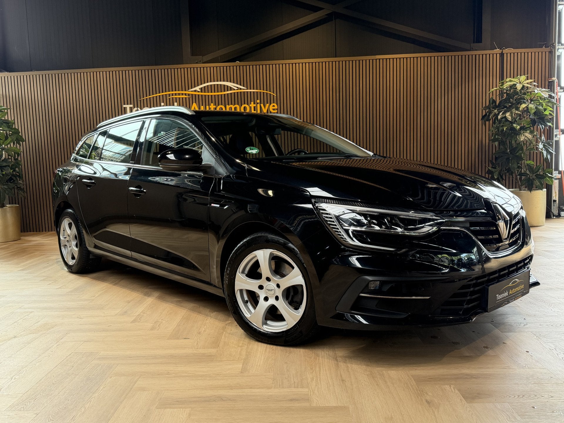 Renault Mégane Estate 1.6 E-Tech Plug-In Hybrid 160 Busines, 77 km/l, Gebruikt, 4 cilinders, Zwart