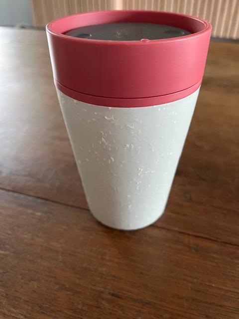 Circular & Co koffiebeker to go (gerecycled materiaal), Huis en Inrichting, Keuken | Servies, Overige materialen, Overige typen