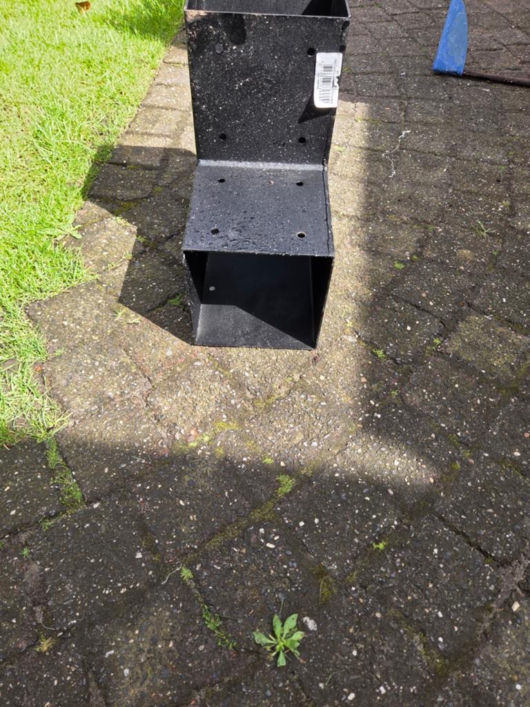 Zwarte metalen paalhouder - Gebruikt, Tuin en Terras, Palen, Balken en Planken, Ophalen, Gebruikt, Minder dan 180 cm, Palen