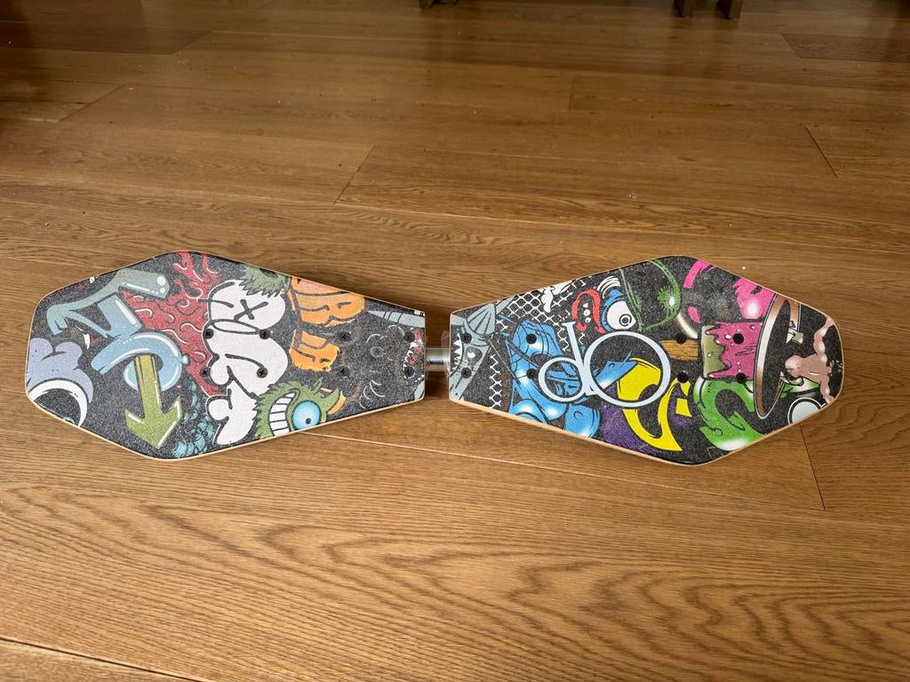 Waveboard met 2 wielen - Graffiti design, Ophalen, Zo goed als nieuw, Waveboard