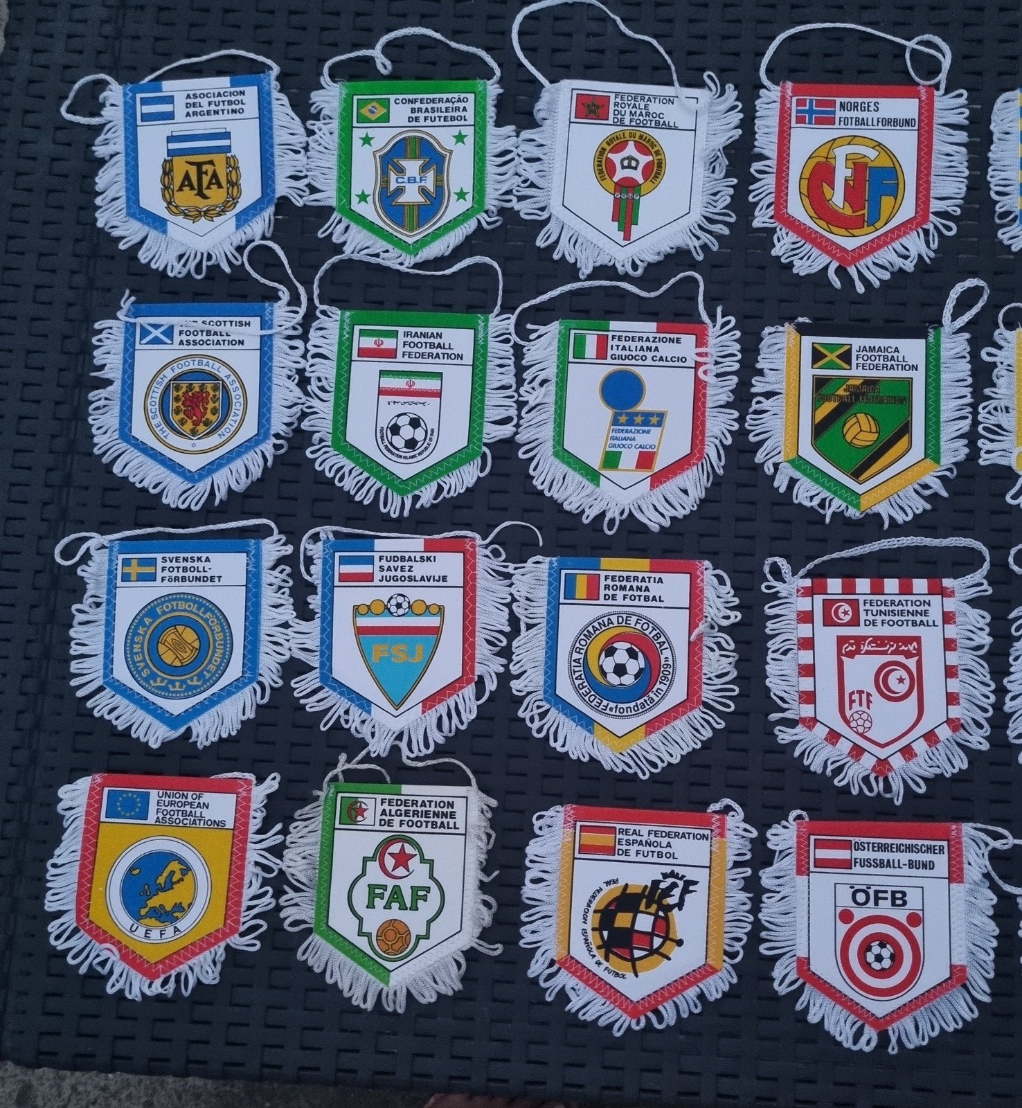 Verzameling van 37 Voetbal Vaantjes - Internationale Clubs, Ophalen of Verzenden, Zo goed als nieuw, Buitenlandse clubs, Vaantje of Sjaal