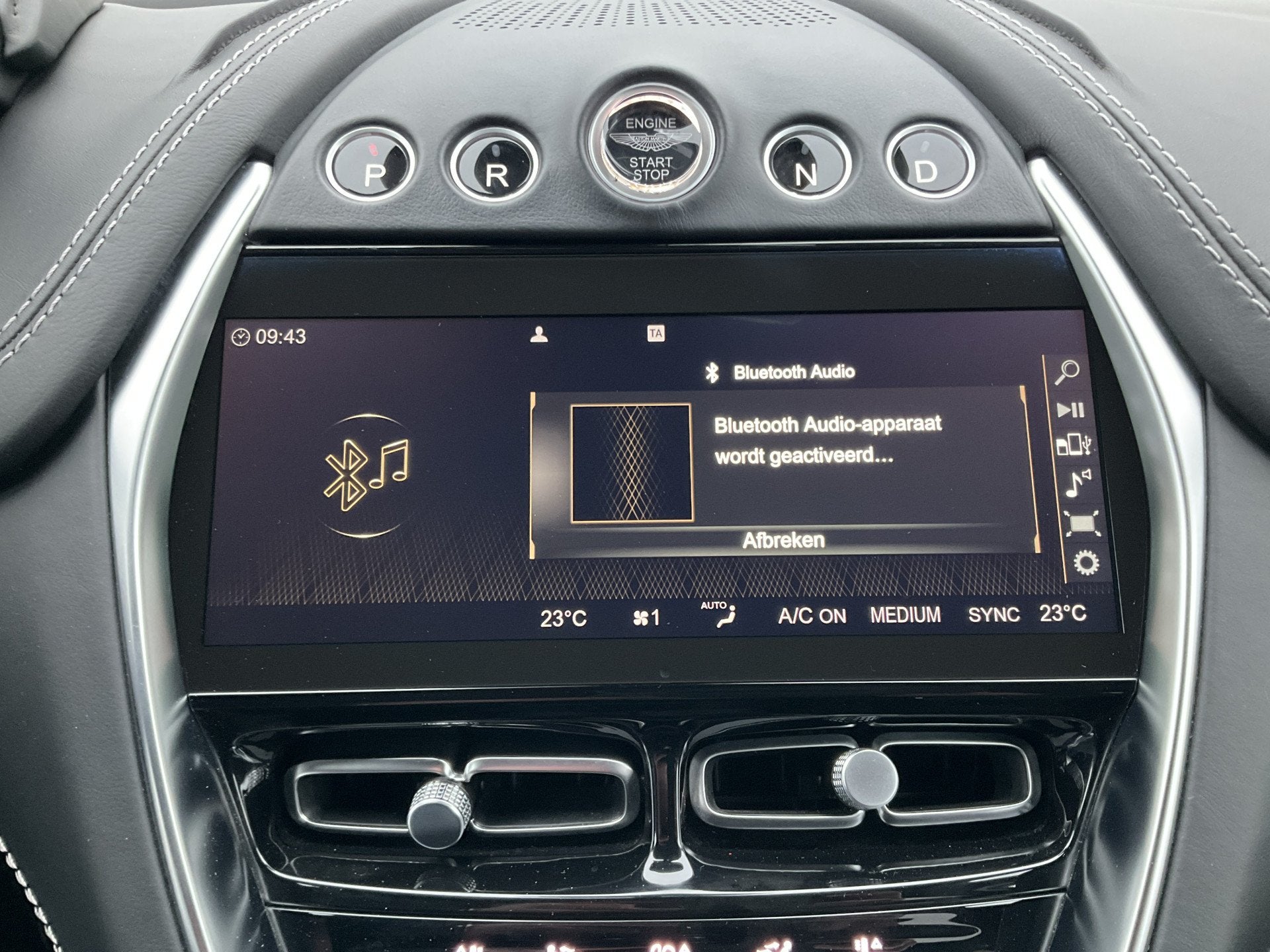 Foto 48 van Aston Martin Dbx 4.0 V8 360 Memory Stoelverw/koeling Sfeer