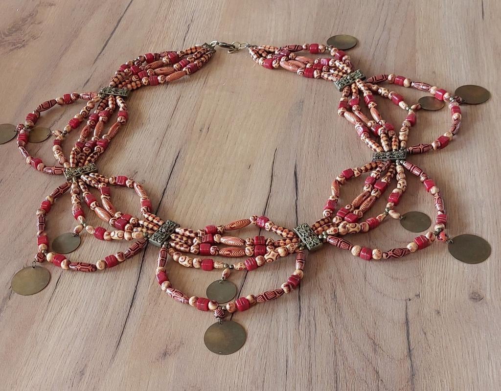 Bohemian riem met houten kralen en munten, Ophalen of Verzenden, Gebruikt, Rood, Overige materialen