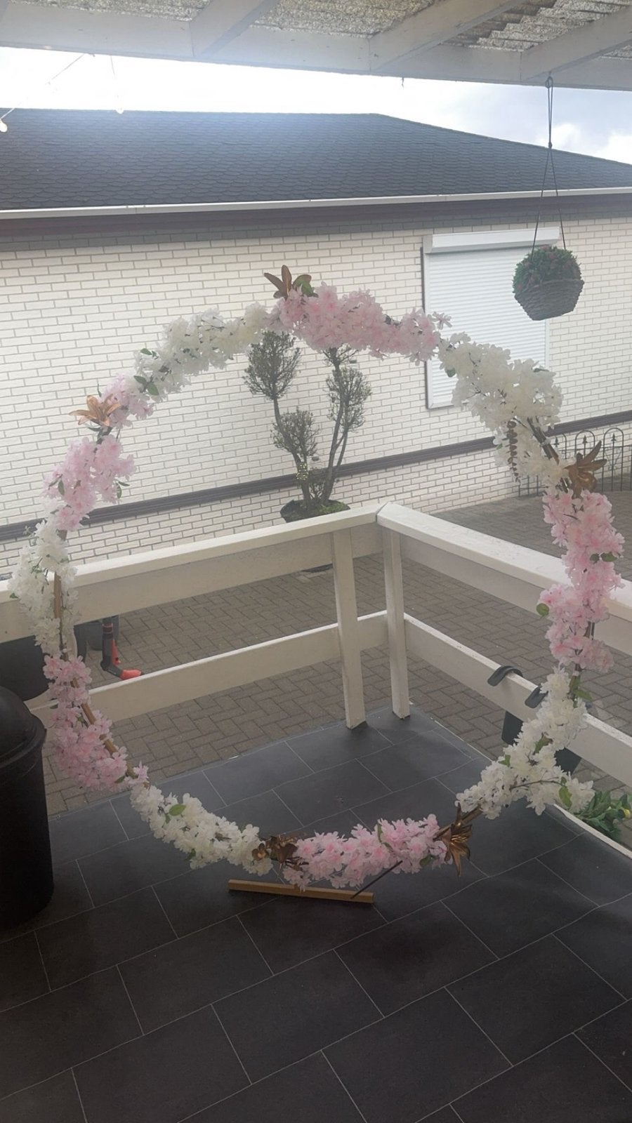 Decoratieve bloemenring - Roze en wit, Binnen, Ophalen of Verzenden, Zo goed als nieuw, Kunststof