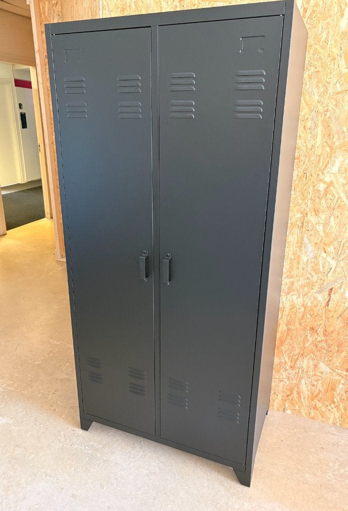 Metalen locker, Ophalen, Zo goed als nieuw, Zwarte metalen